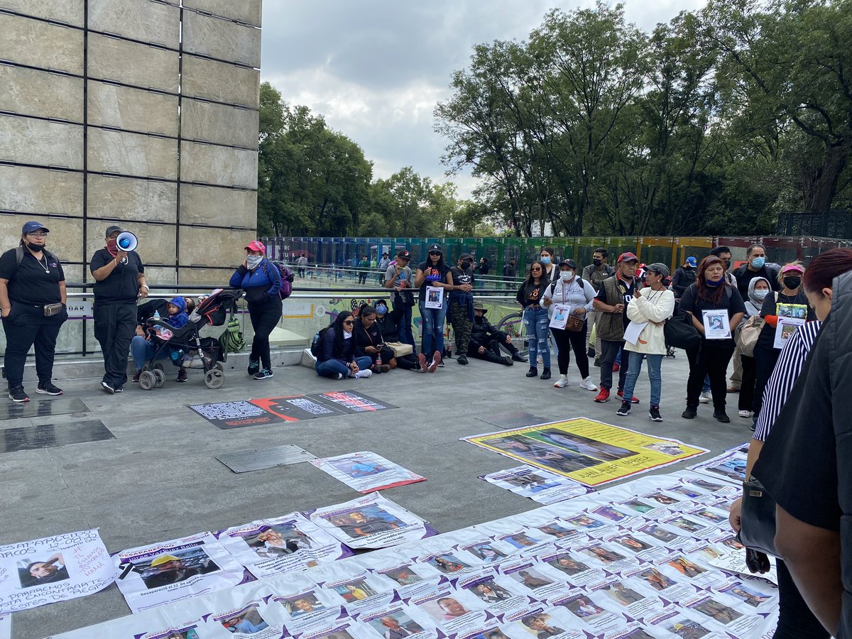 Seguimos en la Estela de Luz, en una Manolo pacífica que se convirtió en un grito de dolor.

A las autoridades de todos los niveles les exigimos que se hagan responsables de la violencia que nos atraviesa. #HastaEncontrarles