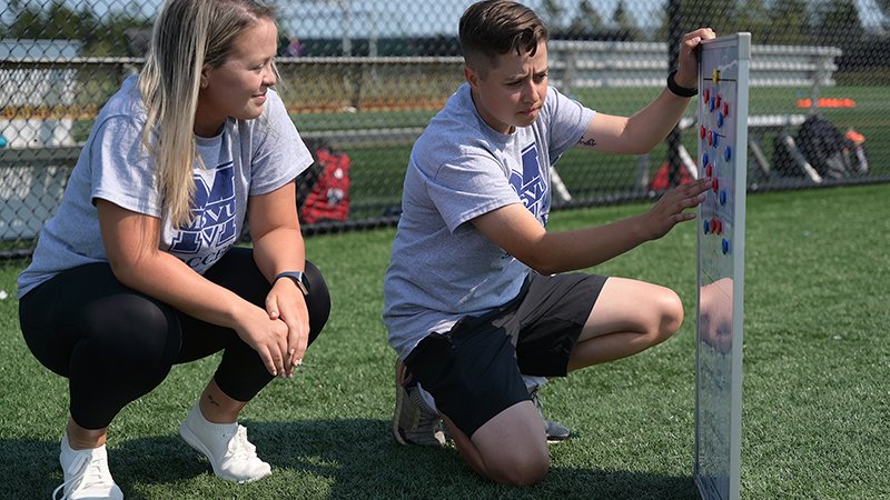 Pair of CCAA soccer apprentices return in 2022! 🇨🇦
⚽️ Abbey MacLeod, <a href="/MountMystics/">Mount Mystics</a>
⚽️ Nisha Samra, <a href="/RoyalsAthletics/">Douglas College Royals</a>
STORY ➡️ ccaa.ca/sports/wsoc/20…
#CCAAfacp