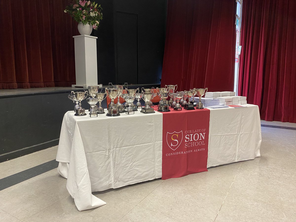 talansp's tweet photo. Excited to be part of the celebration of achievement of students at Our Lady of Sion in Worthing. @SionSchool https://t.co/QVlwUuUimD
