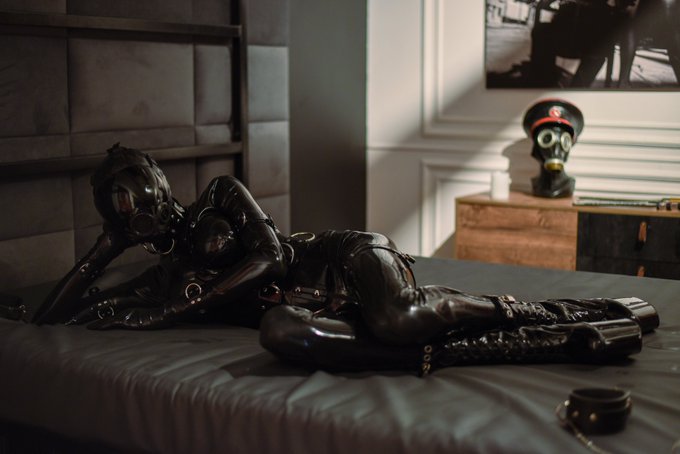 New header photo
#latex #gasmask #gasmaskfetish #msagasmask #msamillenium #rubber #rubbermask #rubberdrone