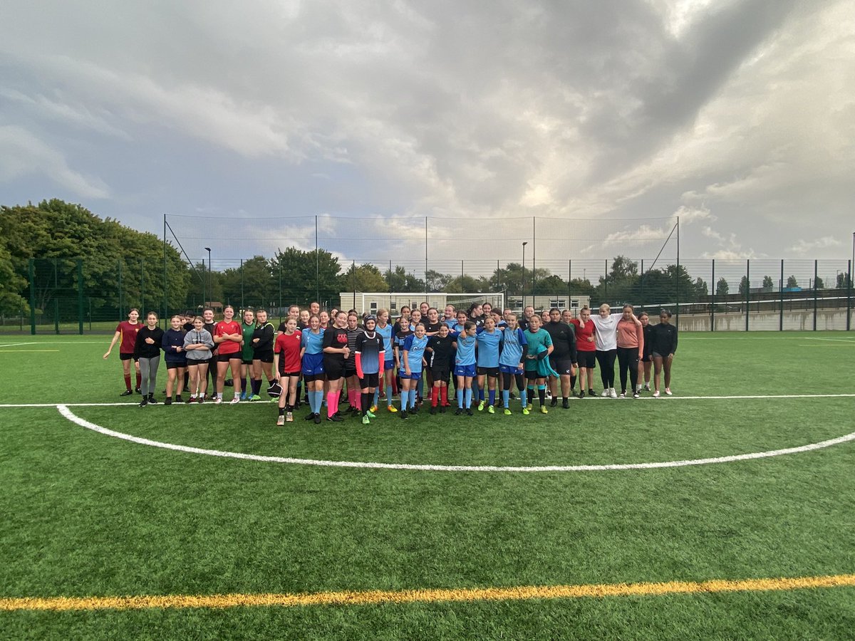 Our North and South skill development centres are well underway!🏉 over 80 girls participating and making new friends from other hubs and clubs, we love to see it 🤩👏🏻 Our 5 new WRU rugby development apprentices are getting stuck in coaching too! Da Iawn Pawb😊