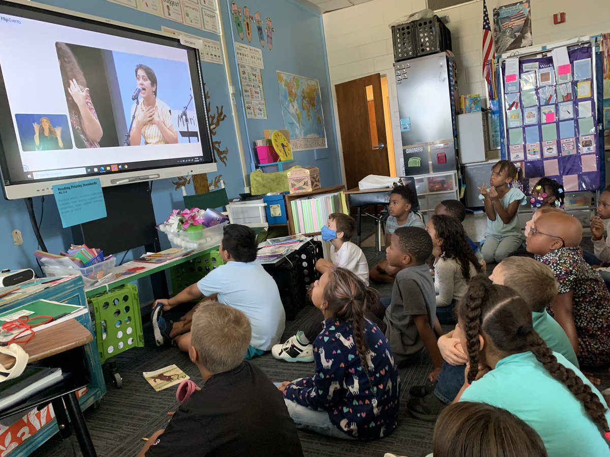 ktmitchell1026's tweet photo. 2nd grade Ss @MustangMarvels were entranced by the @MicrosoftFlip @FlipgridEvents The Dot Live Event! The sneak peek of “The Dot, Dot, Dot” Musical was such a treat! #perfectish #onslowdlt https://t.co/PnMvlariwq