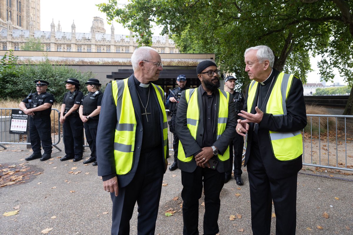 Volunteers from many faiths are offering comfort, support and a listening ear to people queuing to see Her Majesty. 

It was a privilege to be out with the Faith Team today, speaking to people and hearing stories of deep loss but also great hope, faith and love.