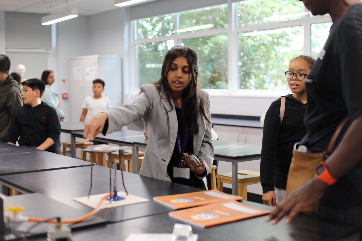 woodcotehigh's tweet photo. Thank you to our Year 11 and @6thATWHS students for helping with tours. You were all a credit to the school, well done! ππΌ
#WeAreWoodcote #ASPIRE #OpenEvents2022 https://t.co/4UueTexVkH
