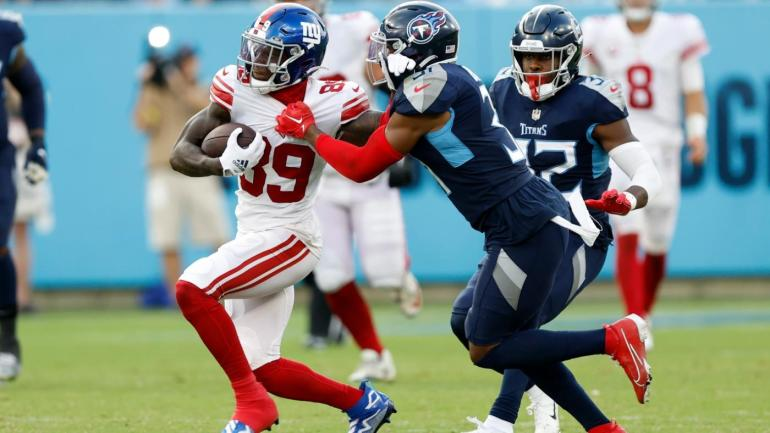 nflrums's tweet photo. Kadarius Toney was practicing with the #Giants third-string offense in Thursday's practice. #NFL https://t.co/RfasAwDZgz