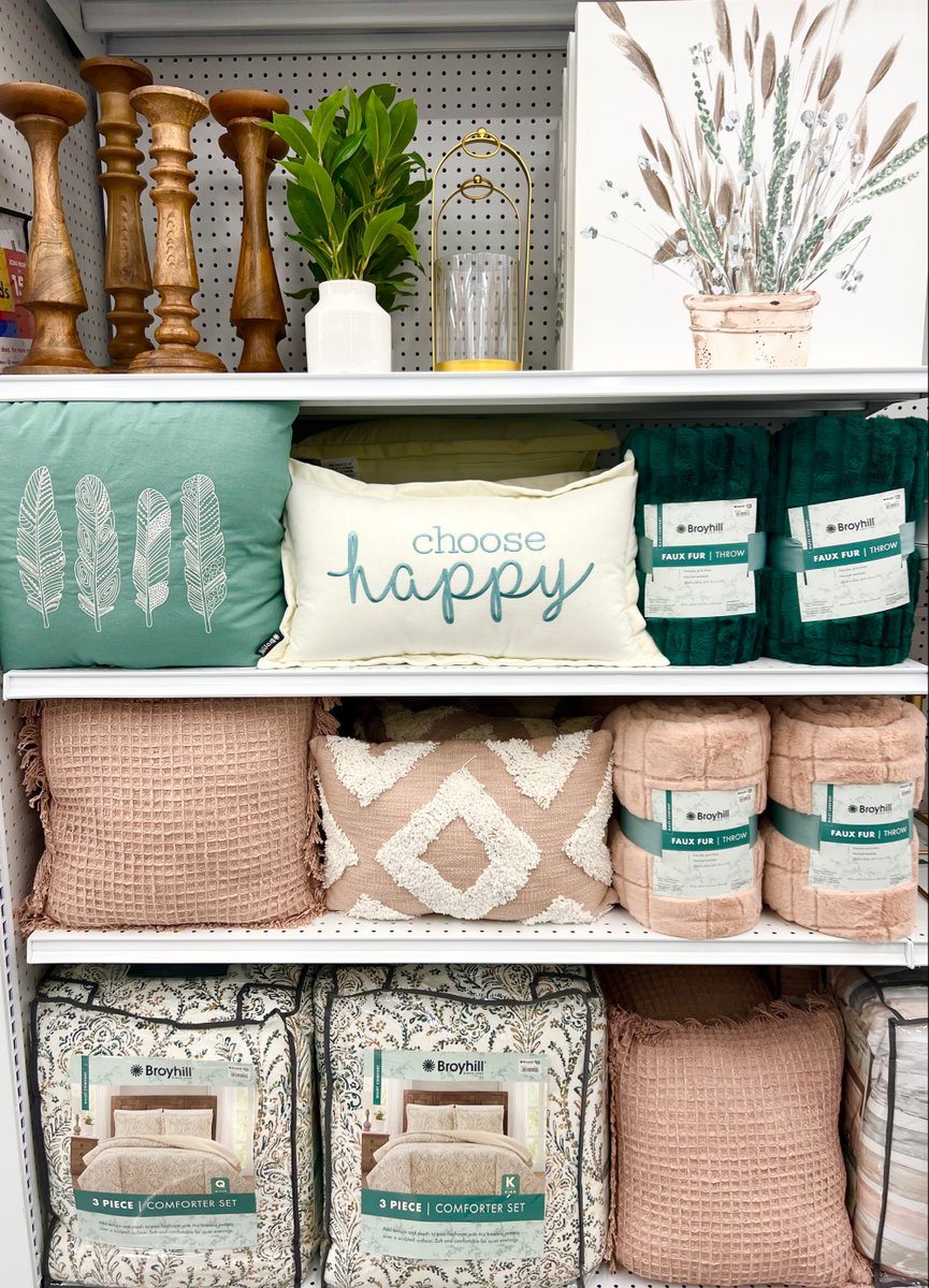 3 things we love about the Broyhill Quiet Comfort collection ⬇️ 🧡 1. Peachy pastels are endlessly pleasing 🍑 2. Plush pillows & luxe accents elevate your space indoors ✨ 3. There are LOTS of options to choose from so you never get bored 😍 🛍️ biglots.ly/6016MRsvy