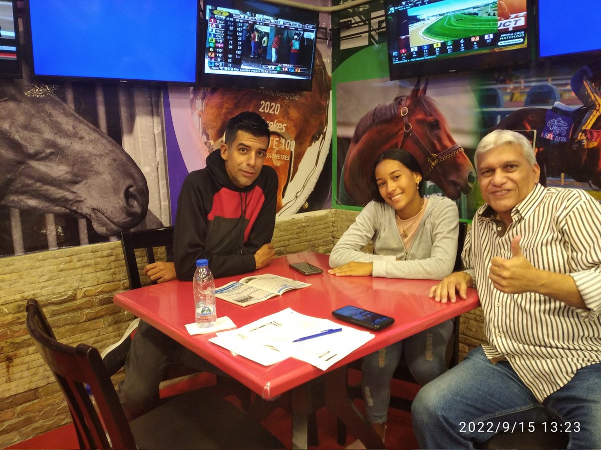 FRANCESPALAZZO's tweet photo. El amigo @HITERG y su bella hija también activos en los @CafecitosDeBob https://t.co/Mt0dWknsMz