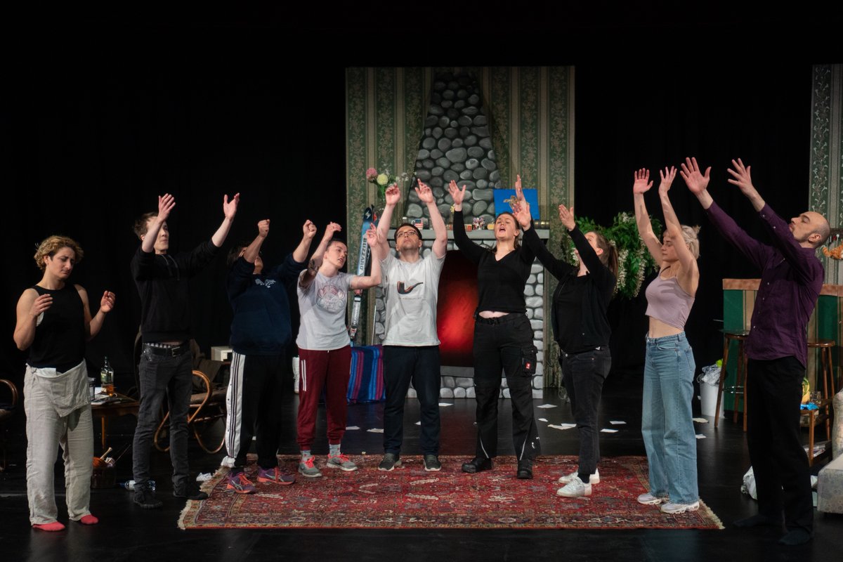 UPHamburg's tweet photo. Throwback to our last production "A murder at the inn" – did you manage to catch one of our shows?

By the way, if you are wondering what's happening in the next semester: Stay tuned! 😉 https://t.co/gpQzZ2HgCH