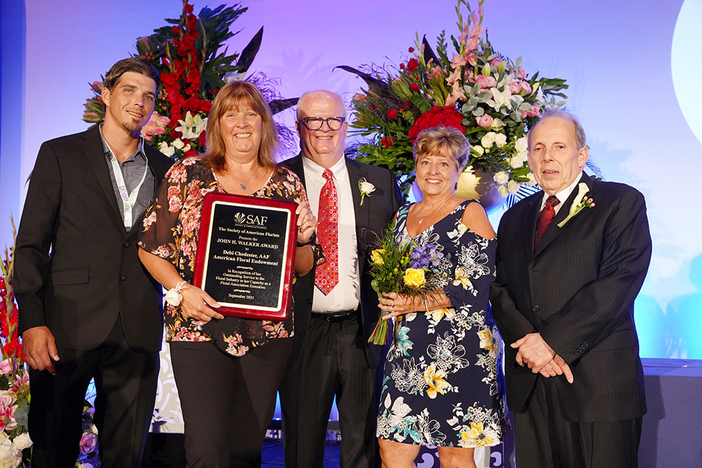 Several icons who have made an indelible mark on the industry were recognized during the Stars of the Industry Awards Dinner Sept. 8 at SAF Orlando 2022, the Society of American Florists’ 137th annual convention: ow.ly/MVcg50KKfz5 #safconv #saforlando2022 #floralindustry