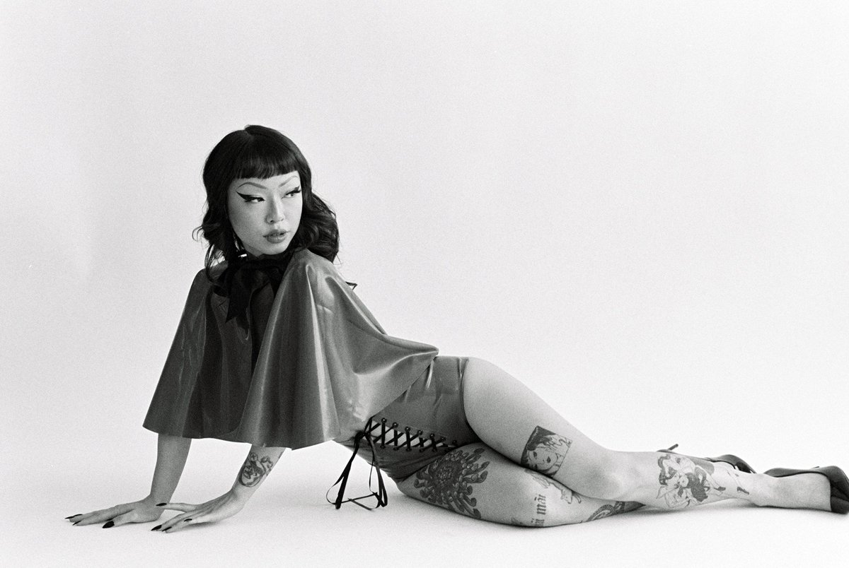 Venus in rubber 🖤