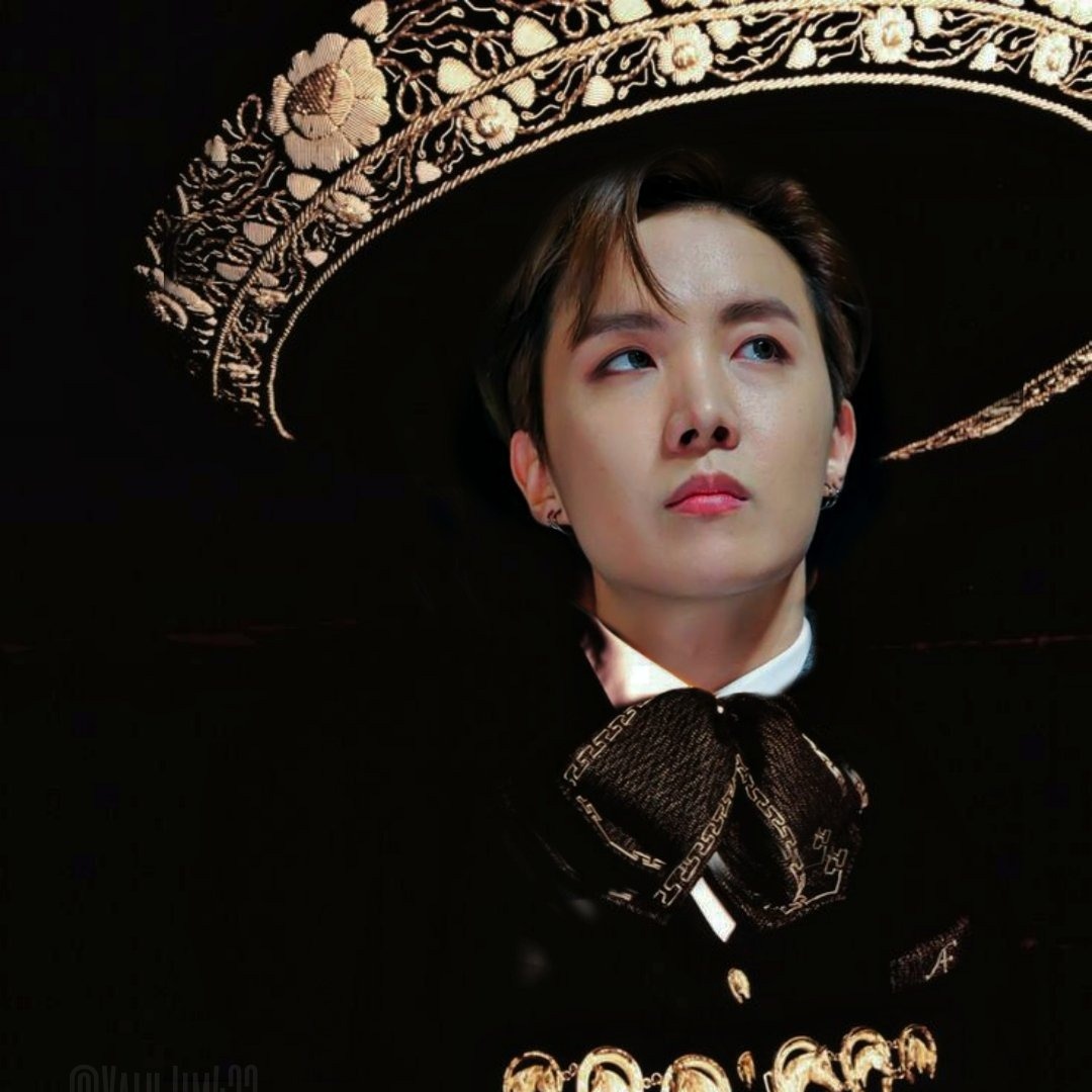 HoseokMexico's tweet photo. La fanbase se puso mexicana para estas fiestas y que mejor que con nuestro Hobi charro 🎉🇲🇽

ARMY!!! Tengan felices fiestas patrias 🎉 las admins no nos molestamos si nos invitan al pozole 

#JHOPE #HOSEOK #제이홉 #정호석 #BTS #방탄소년단 @BTS_twt 

Hoseok México | #Moonbow https://t.co/3GbFnhp5c8