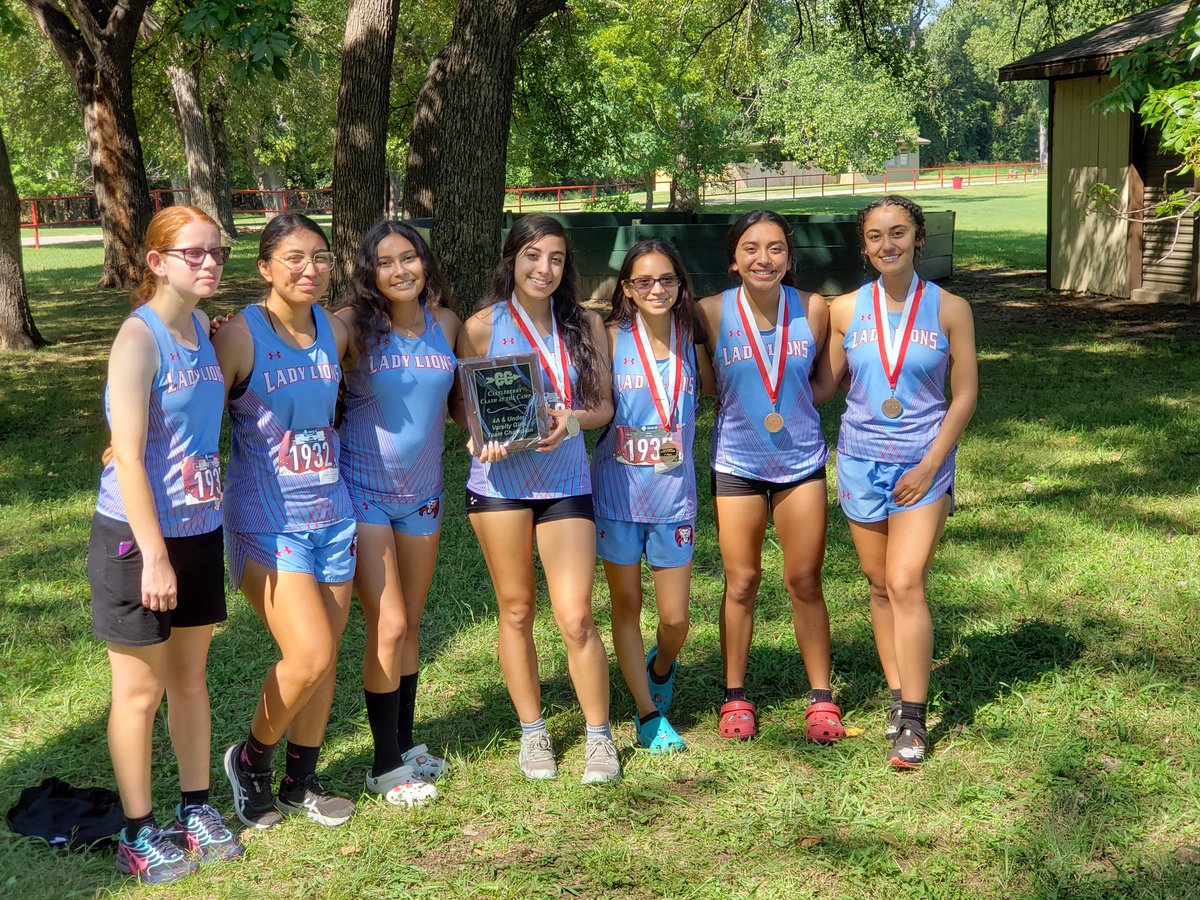 cberrysports's tweet photo. First CHS cross country meet at Camp Carter.....bringing home a 1st place 🏆.....A huge thanks to all that helped make this meet a success and a huge thanks to everyone at Camp Carter. https://t.co/c6wM5HnMKe