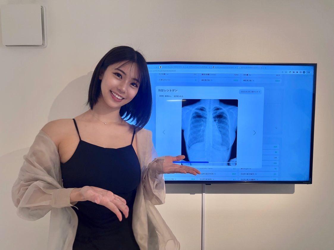 ElMundoShiro's tweet photo. De #FuminaSuzuki es una popular #Actriz y #idol #Gravure japonesa de grandes pechos que interpretó al personaje #HiromiArima en la serie #LiveAction #KamenRiderFourze, así como un personaje de relleno en #KamenRider: #ReiwaTheFirstGeneration. 🔽 https://t.co/05viwuXBm8