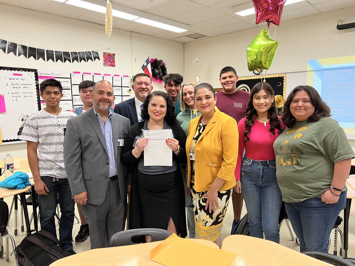 readwritelearn's tweet image. Today I was awarded a $3000 McAllen Education Foundation Grant for my @ACHIEVE_MISD Senior Project Exhibition next semester. I’m so grateful! 💖 @McAllenISD @MISDCollegeDept