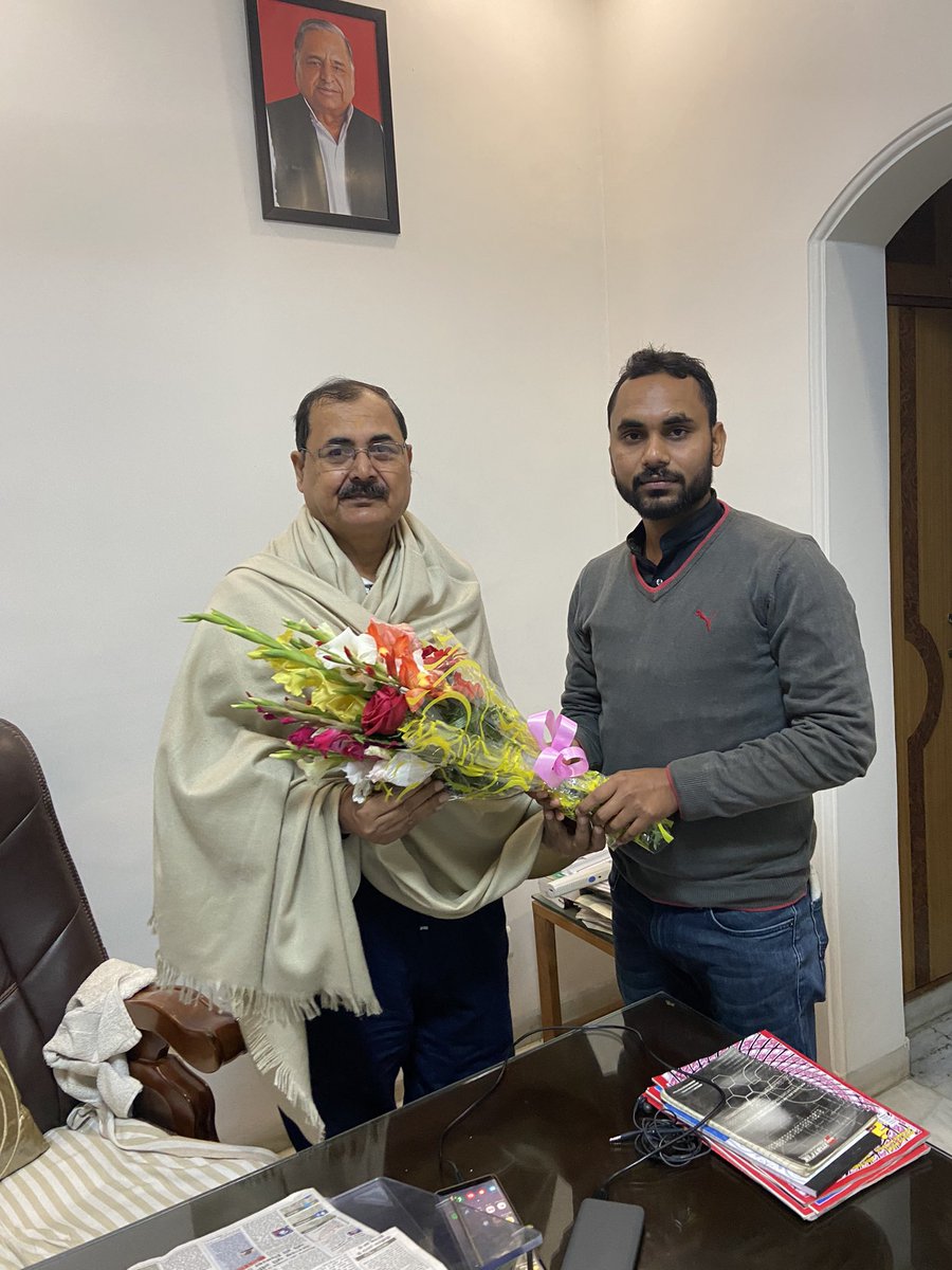 yadavravindarsp's tweet photo. सपा के राष्ट्रीय प्रवक्ता श्री आईपी सिंह जी को भाजपा भर्जी तरीके से जेल भेजकर विपक्ष की आवाज को दबाने का प्रयास कर रही हैं लेकिन भाजपा ये न भूले कि समावादियों का इतिहास संघर्ष और क्रान्ति से भरा पड़ा है हम न डरने वाले हैं न ही झुकने वाले हैं। @IPSinghSp https://t.co/WK4UBIhCns