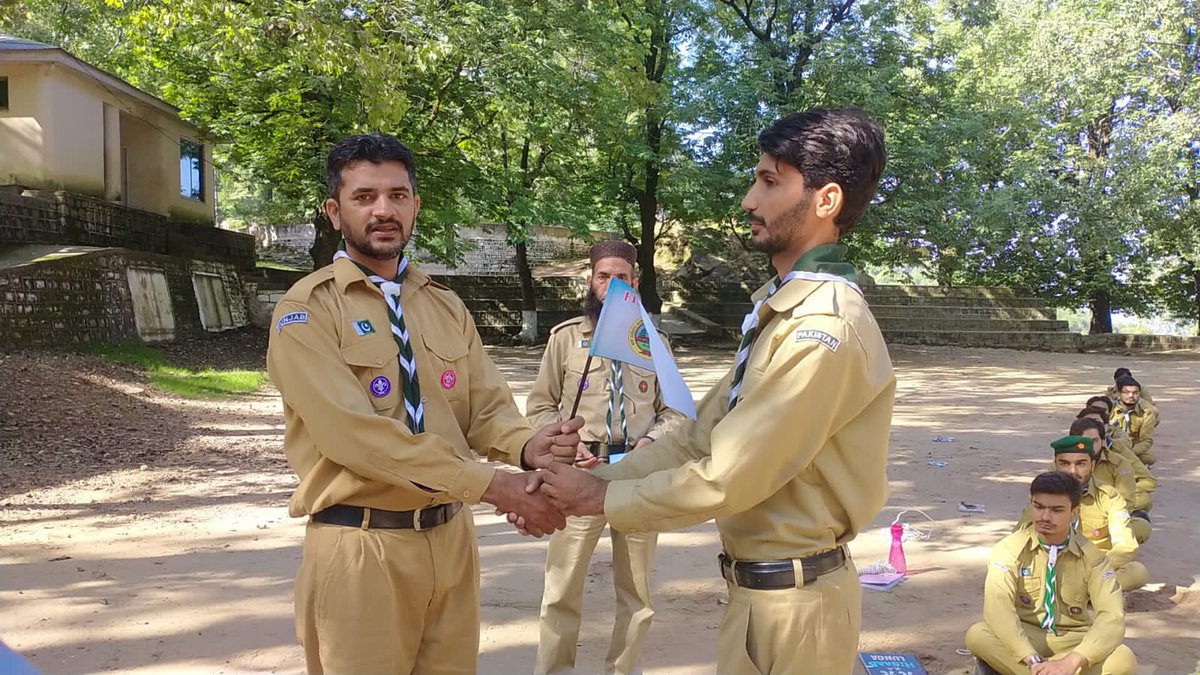 CUVASScouts's tweet photo. Patrol Rashid Minhas won the Flag of Honor on CUVAScout student Zain Ali at Scouts Training Center, GhoraGali Murree.
#cuvas
#scout
#Murree
#Ghora_Gali https://t.co/vNSUnea9Wk