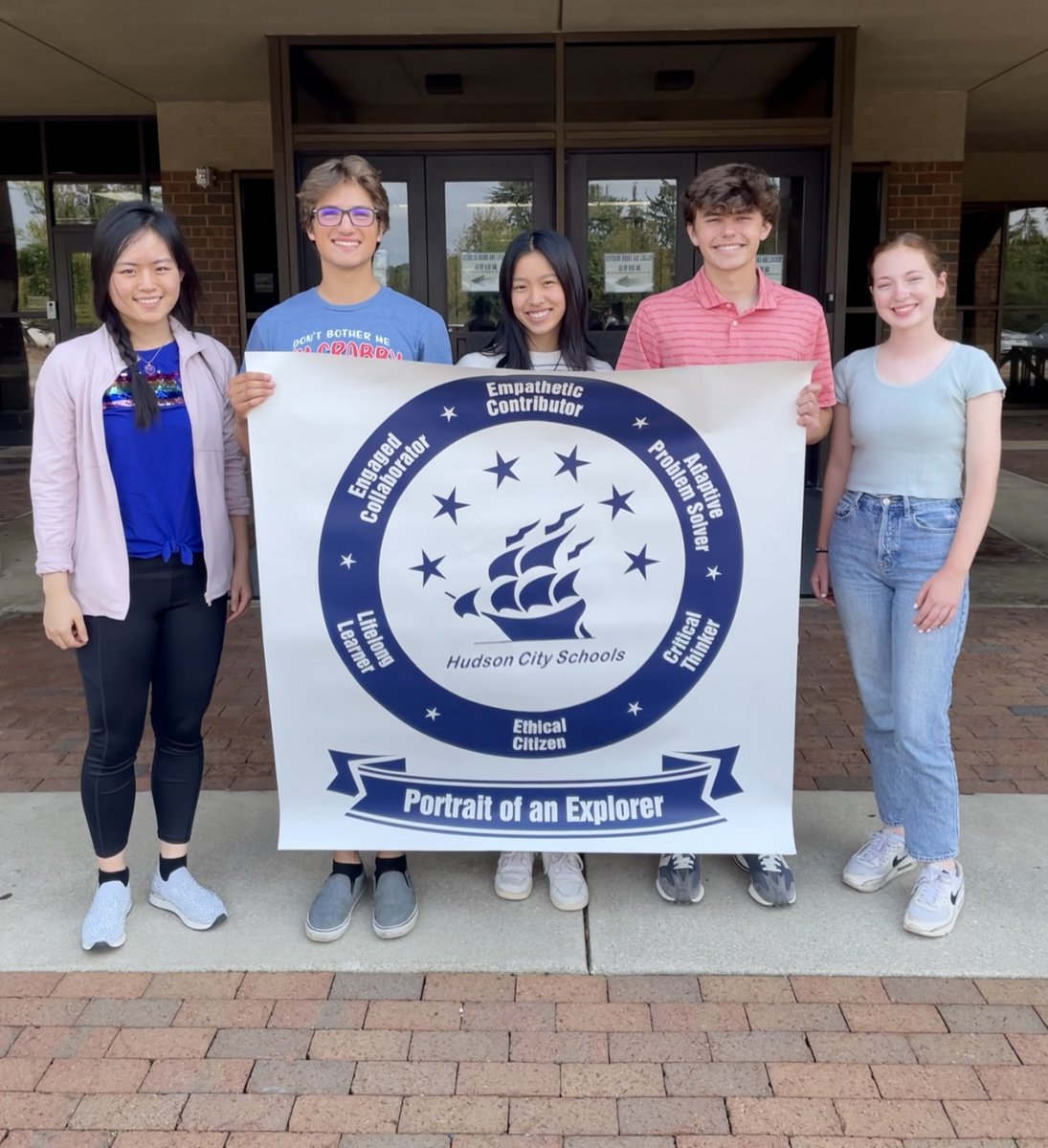 We are proud to announce the 5 Hudson High School seniors who have been named National Merit Semifinalists: Vivien Wang, Anthony Yuhos, Angela Wang, Easton Rowell and Elise Taylor.
Their high achieving PSAT scores from 2021-22 put them in an elite group of students nationwide!