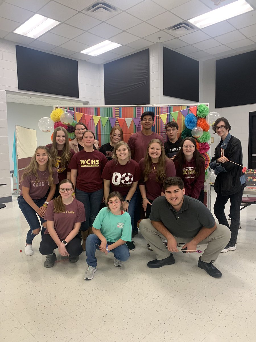 hughesWCmath's tweet photo. Thankful for some amazing HS kiddos who stepped up when we asked to help at Literacy Night for our Elm. Schools! #1WC https://t.co/iLlDcwHX52