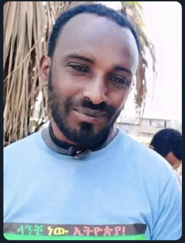 LiyuFkir's tweet photo. በህክምና እጅ ላይ ያለውን ሰው መድሀኒት ከልክላችሁ ከጣቢያ ጣቢያ በማንከራተት የምታሰቃዩት..በስቃዩም ቤተሰብን የምታሳቅቁ..ጀብዱ እንደሰራ ሰው ተራና ቆሻሻ ድርጊታችሁን የምታሳዩት ለየትኛው ህዝብ ነው..? መቼም ነፍሴ እደናተ የተፀየፈችው የለም!😩 https://t.co/bgQlnPh8gR