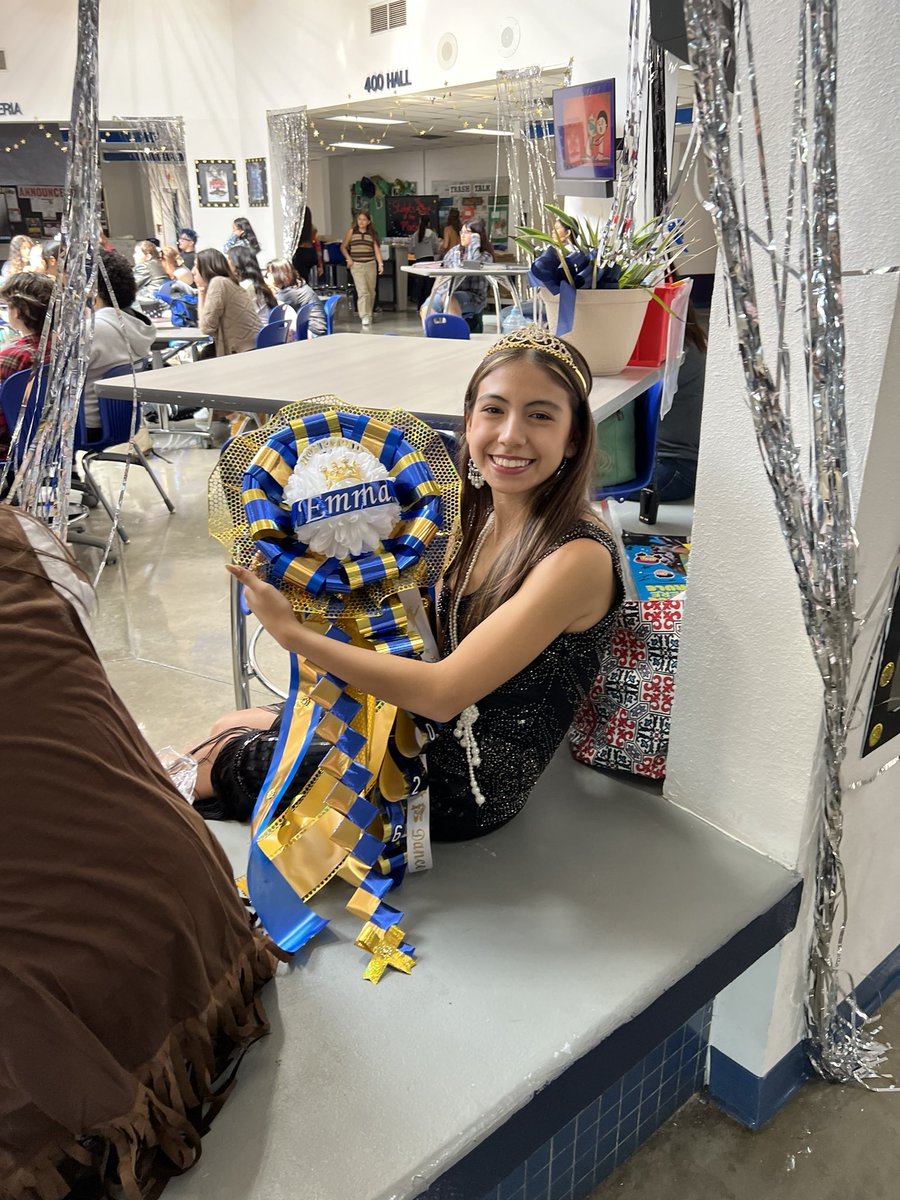 Yazmin_Rivera3's tweet photo. Special Shout Out to Class of 2024 for taking the lead on HoCo Mums! Thank you @Magness915 and Senior for the support! 💕 Funds are going to their Senior Trip! #OffToJapan #ImagineThePossibilities @Ysleta_YWLA https://t.co/hOtPnESHDa