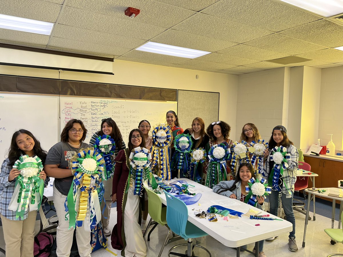 Yazmin_Rivera3's tweet photo. Special Shout Out to Class of 2024 for taking the lead on HoCo Mums! Thank you @Magness915 and Senior for the support! 💕 Funds are going to their Senior Trip! #OffToJapan #ImagineThePossibilities @Ysleta_YWLA https://t.co/hOtPnESHDa