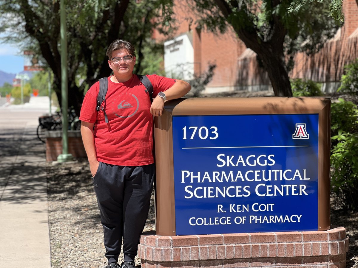 UAZPharmacy's tweet photo. Miguel Cervantes is a BSPS freshman and 1st generation student.
He shares what challenges he overcame and what he hopes to accomplish during his time as a PharmCat.
More: https://t.co/nSi9v069Sw
#PharmCat #hispanicheritagemonth #hispanicheritage https://t.co/Mf6pf6uSYJ