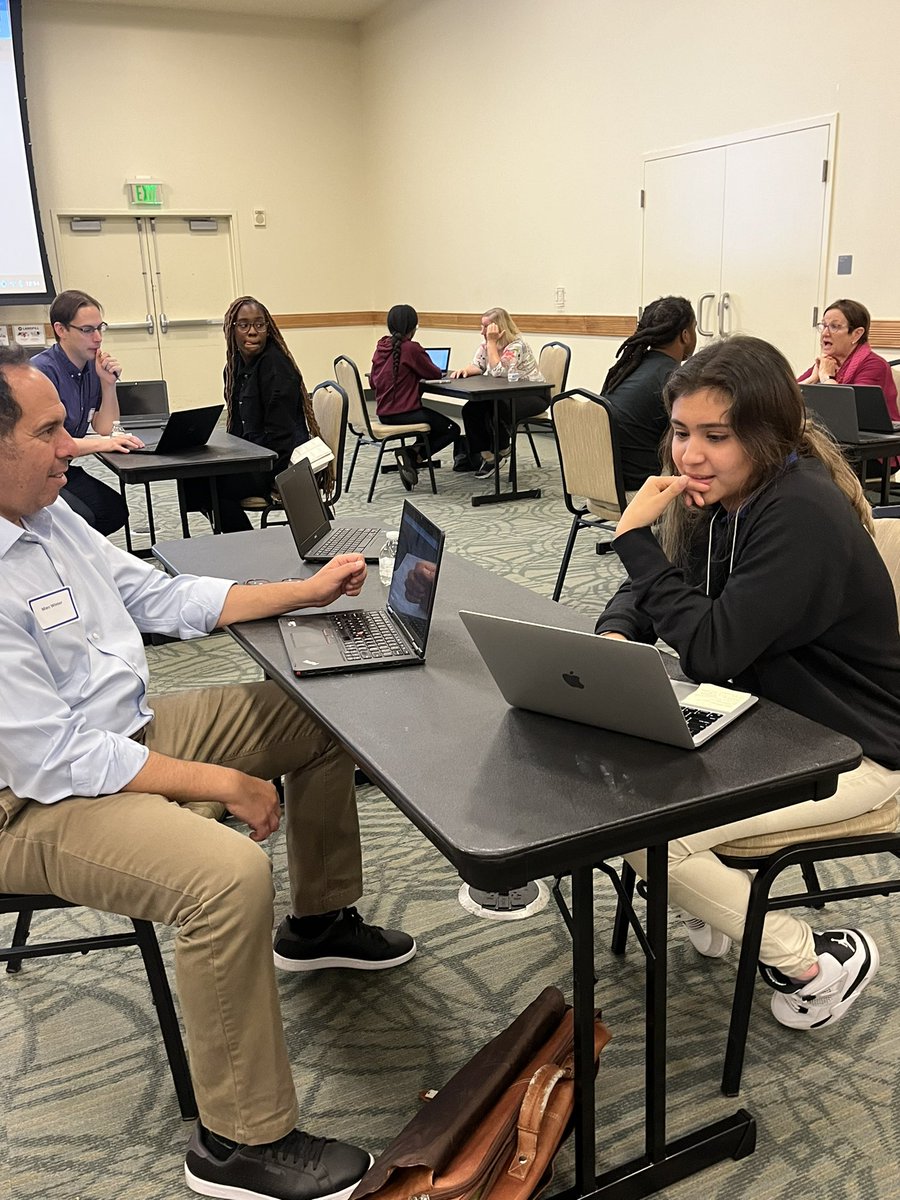 BuildingSTEPS's tweet photo. College Workshop number one is now under their belts, and our students are on their way to creating an impactful college essay! Thanks again to our reliable volunteers from @dpsolutions_MD for spending the day with our students. β€οΈ #collegeworkshop https://t.co/I5ebnfSzD8