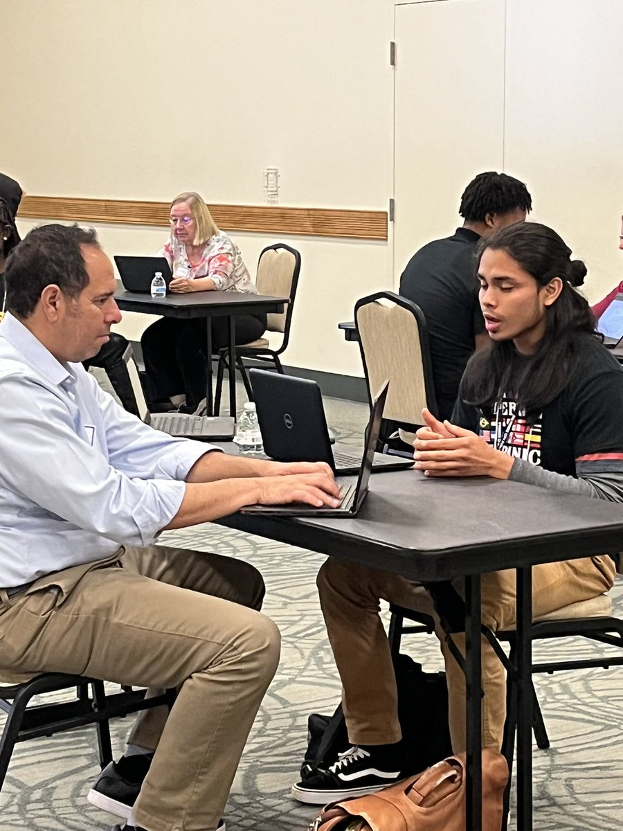 BuildingSTEPS's tweet photo. College Workshop number one is now under their belts, and our students are on their way to creating an impactful college essay! Thanks again to our reliable volunteers from @dpsolutions_MD for spending the day with our students. β€οΈ #collegeworkshop https://t.co/I5ebnfSzD8