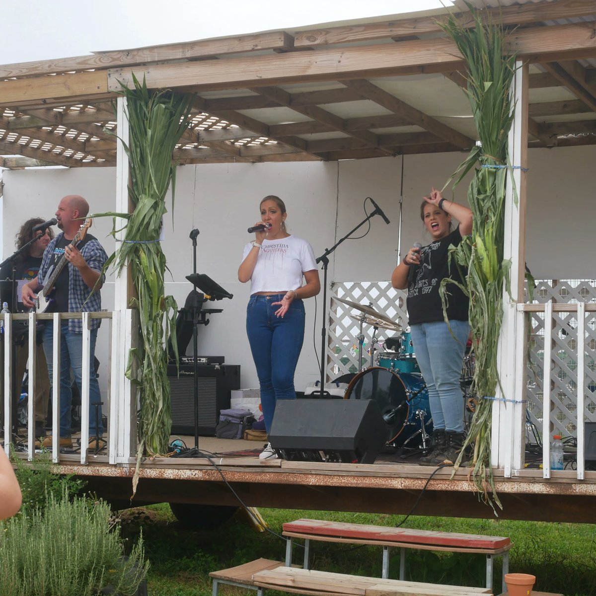 GardenOfEveFarm's tweet photo. LONG ISLAND GARLIC FESTIVAL THIS WEEKEND!!!
It’s Been a Stinkin’ Long Garlicky Time!
https://t.co/Pha4eoj5Q4
#GARLICFEST #GARLIC #FESTIVAL #GARDENOFEVE
#LIVEMUSIC #CRAFTBEER #FUNFIELDS #NORTHFORK #SUFFOLK #RIVERHEAD https://t.co/Re9fRTjNJI