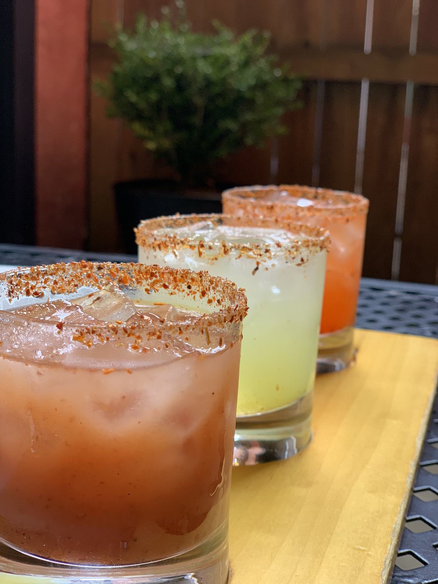 SandyPeeps's tweet photo. Great night for a few margs &amp; guac on the patio @momocho1 😋♥️😋 https://t.co/Da0mt7FHCP