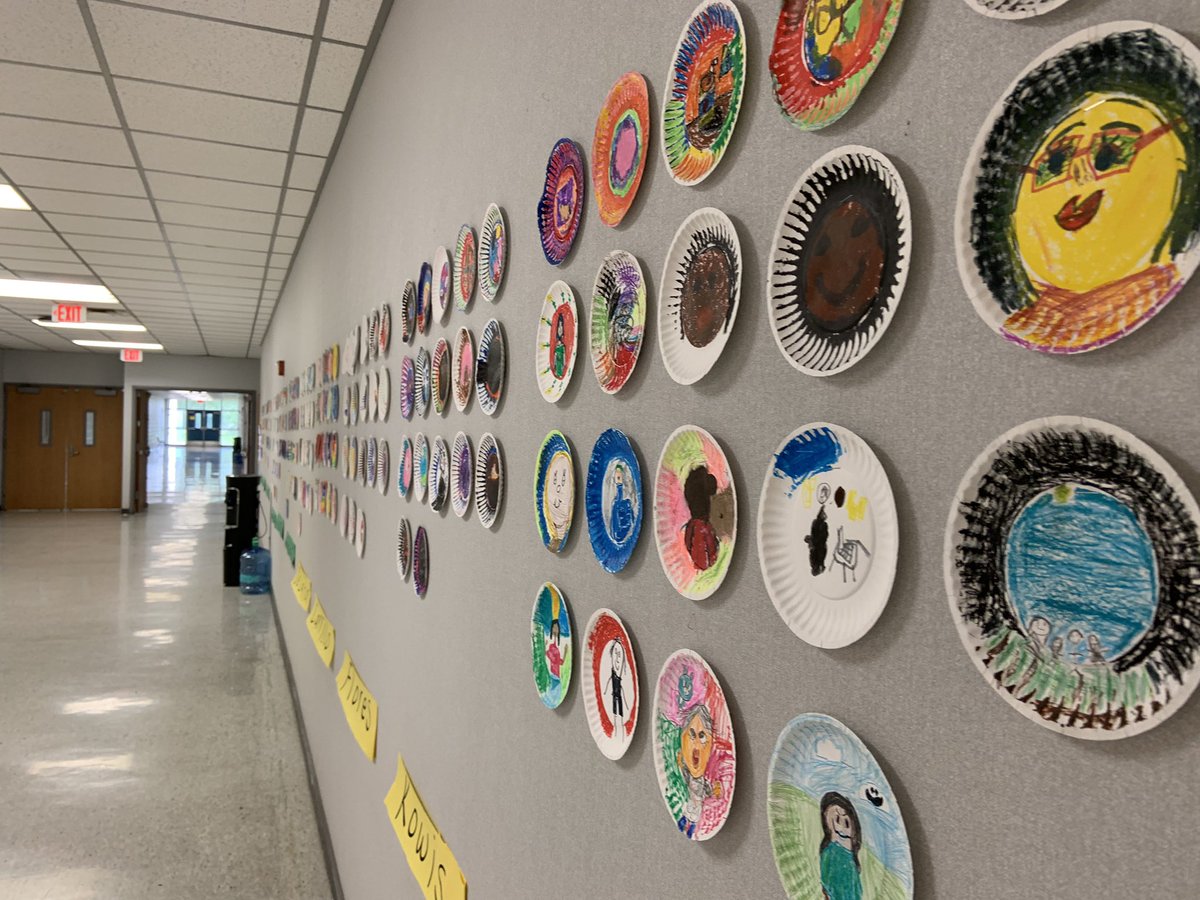 MissDe1gado's tweet photo. My first #DotDay of many over at @Carter_AISD !! I’m so happy to finally bring the artwork the kids have been making with me outside of the art room🌈 @DotClubConnect @AldineArt @AldineISD #aldineart #dotday2022 #dotday22 @NewmanKaileigh #artteacher #arted https://t.co/xTzUYAmR9b
