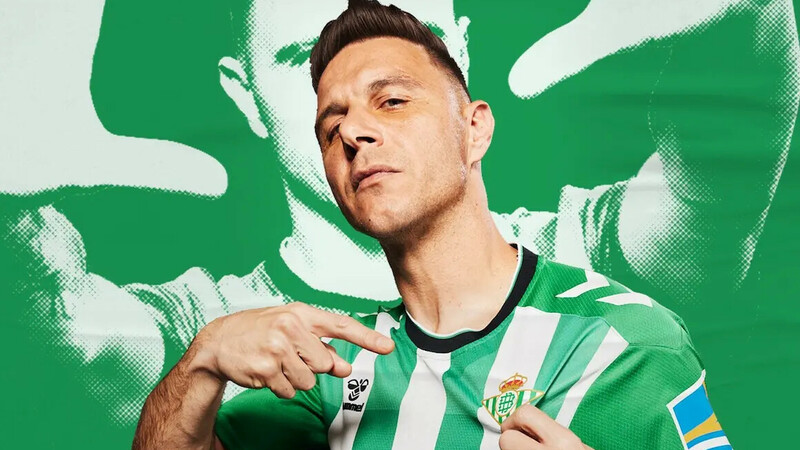 LaLigaenDirecto's tweet photo. #DATO Joaquín Sánchez es el ÚNICO jugador en TODO el S.XXI de las 5 Grandes Ligas que ha marcado en las ¡¡¡¡22 temporadas!!!!! que componen este siglo en competición oficial.

Desde la 2001/02 hasta la 2022/23. https://t.co/e8v4apT7sb
