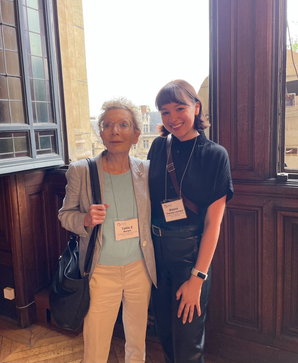 YassaLab's tweet image. Congratulations to @Bia_Leonard and @z_baram for sharing their science at this year&apos;s #Flux2022!

Bianca presented on probing age and sex effects on paraventricular nucleus of thalamus functional connectivity in adolescents and children.