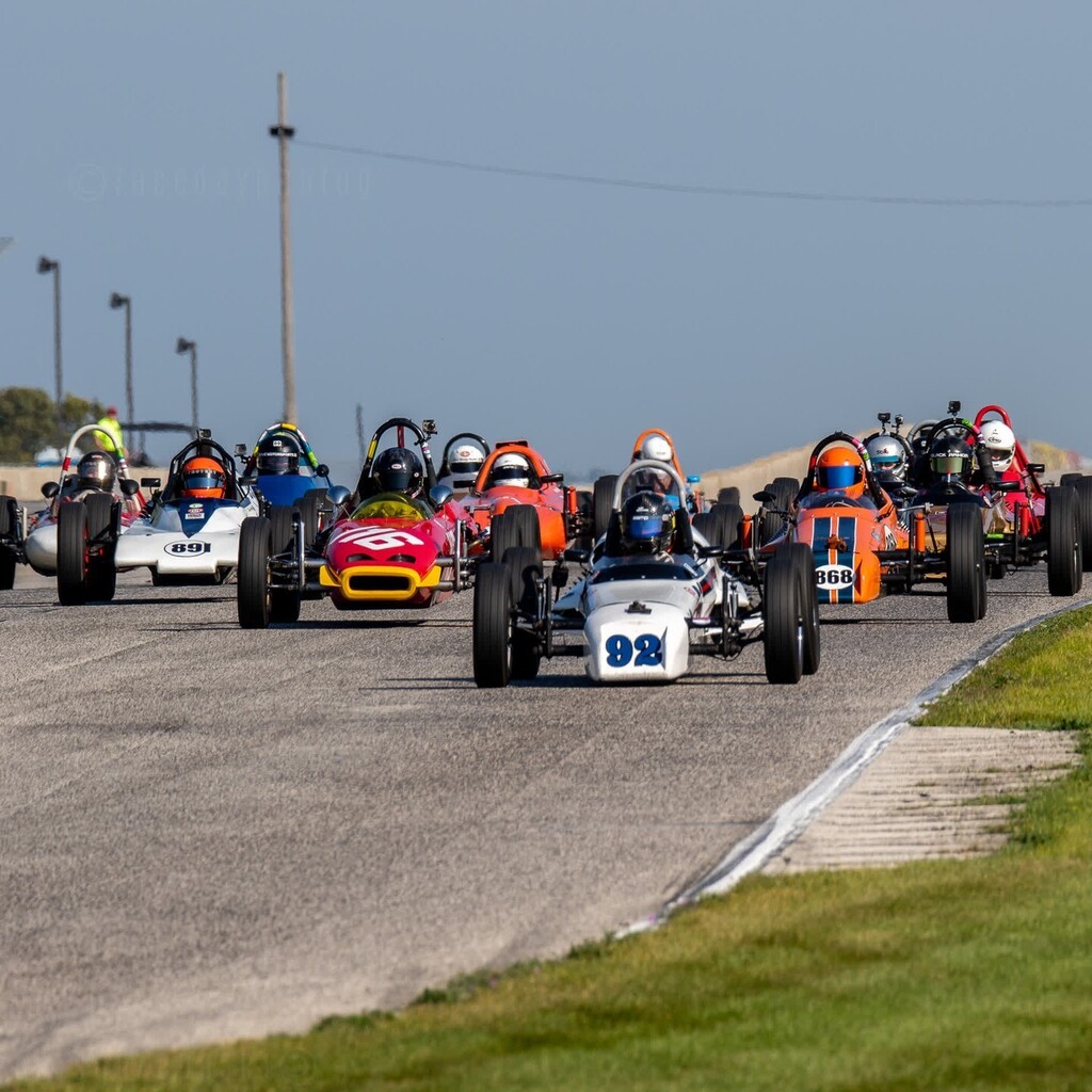 racedayphotog's tweet photo. How many #vintagecar entries for this weekend at Road America? 300+ !! So much to see and the forecast looks great so far 😎
.
.
📸380mm 1/400th f/8 ISO 100
#roadamerica #vscda #vintage #motorsports https://t.co/ecADD6HdWQ https://t.co/RYAHuxeR6X
