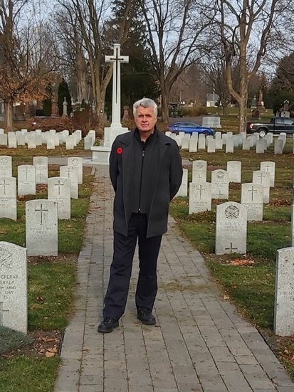TomTSEC's tweet photo. I am a 65 year old veteran with service in Bosnia/Croatia and did SAR/ASW. I also worked for the IAS in the Privy Council Office, the RCMP, and the Bank of Canada. Court expert in terrorism. Author. 

According to @JustinTrudeau, I am a dangerous extremist and must be dealt with. https://t.co/qNC8iC58yf