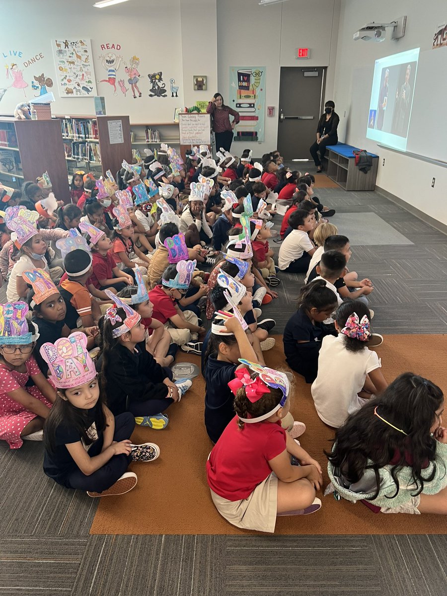 Thank you Kinder for coming by and seeing @peterhreynolds live! Thank you @metmuseum and @MicrosoftFlip for allowing us the opportunity to participate! @peterhreynolds @DotClubConnect #TeamSISD #InternationalDotDay #librarianbrags