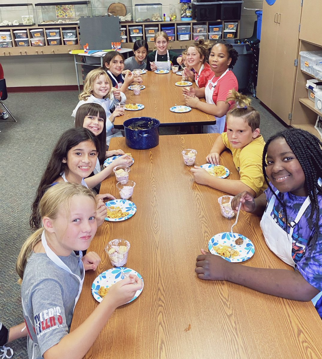 TeamThompsonESE's tweet photo. Week 2 of Cooking Club had us enjoying the tastes of Italy 🇮🇹 Zucchini bites, ground turkey tortellini, &amp; berry tiramisu made with the help of our celebrity chef Mrs. Vaughn! @HumbleISD_ESE @HumbleISD https://t.co/G7rowo9WX1