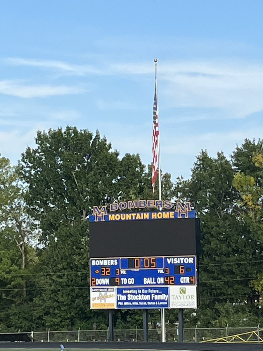 MHJuniorHigh's tweet photo. Congratulations to our 8th graders on a big win #GoBombers 💙💛 https://t.co/ZuMRIt8EQT