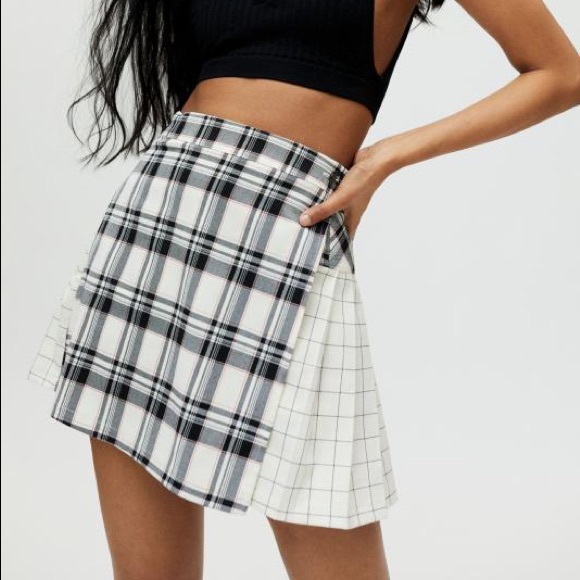 kristymolina727's tweet photo. So good I had to share! Check out all the items I'm loving on @Poshmarkapp #poshmark #fashion #style #shopmycloset #urbanoutfitters #hyfve #loft: https://t.co/ZZzwALgrhZ https://t.co/HoycHvWdZQ