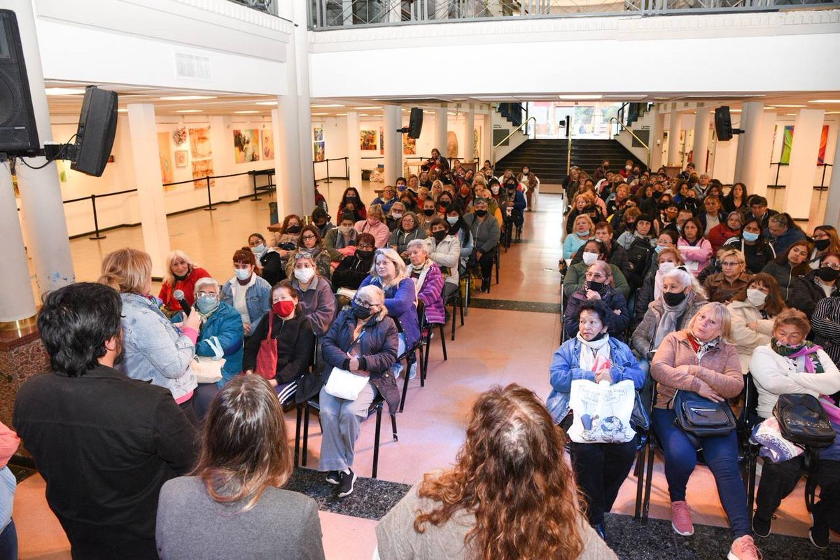 MinDesarrolloBA's tweet image. Durante esta semana en #AlmiranteBrown y #Luján, se llevaron a cabo encuentros con #Manzaneras de los distritos y donde se abordaron ejes referidos a la lactancia humana y la alimentación complementaria oportuna, en el marco del #ProgramaMásVida.