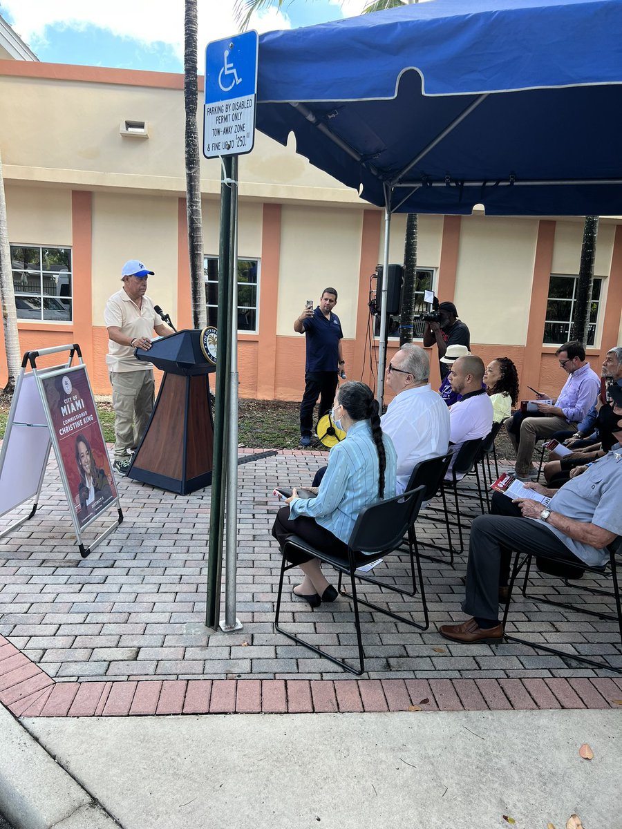 AlexValdes22's tweet photo. This morning, it was truly an honor to be part of honoring the life and legacy of Roberto Clemente, who was a hall of famer both off and on the baseball field and a perfect representative of our Wynwood Community. #RobertoClementeDay @MpdMaj_Garrido @CGauseMPD @MoralesMiamiPD https://t.co/JIX6chktMt