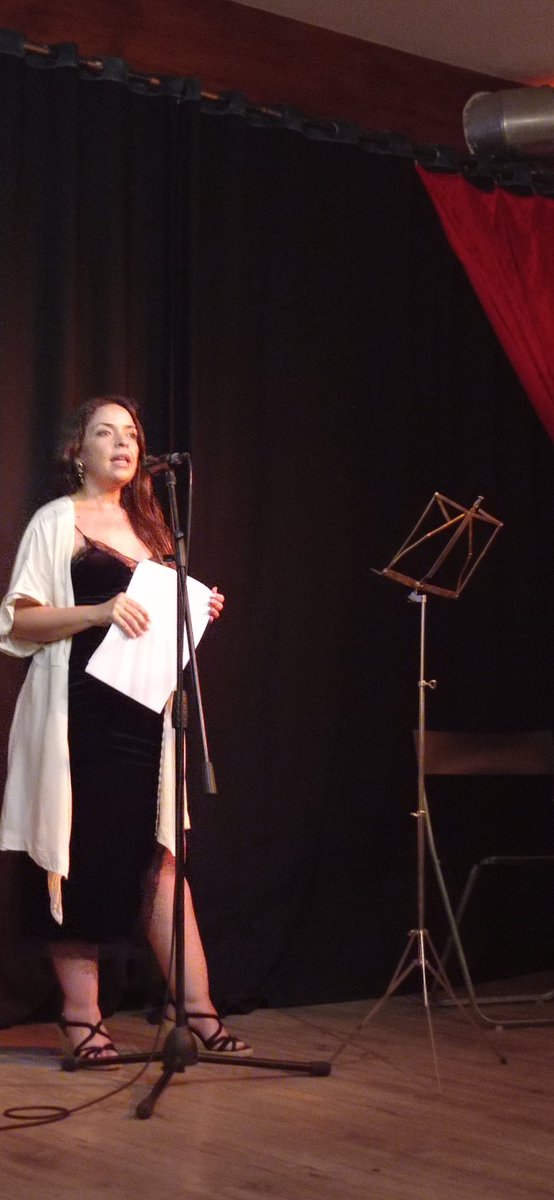 Isabelverdu's tweet photo. Ya se ha inaugurado el maravilloso festival independiente de poesía de Barcelona @nudofestival. No os lo perdáis, enamorados de la poesía. Con la entusiasta @CBerasateguiV y @Eliaquinones, entre otras y otros. https://t.co/10X7DuMvrR