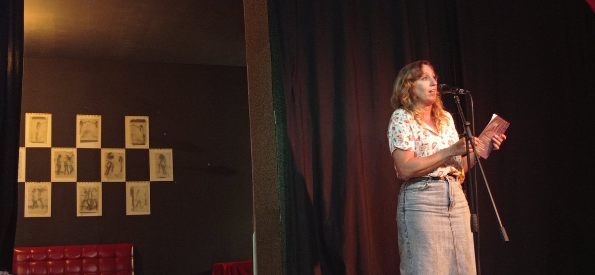 Isabelverdu's tweet photo. Ya se ha inaugurado el maravilloso festival independiente de poesía de Barcelona @nudofestival. No os lo perdáis, enamorados de la poesía. Con la entusiasta @CBerasateguiV y @Eliaquinones, entre otras y otros. https://t.co/10X7DuMvrR