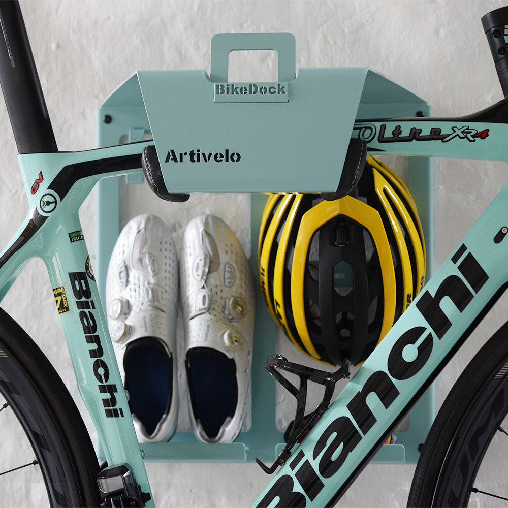 Artivelo_com's tweet photo. De beste plek om je fietsschoenen, bril en helm op te bergen.
#bianchi #bianchibikes #italianbikes #italianbike #italiancycling #italianbikes #wielrennen #cycling #cyclinglifestyle #cyclinglife #fietsophangsysteem #fietsophangen #racefietsophangen #bikerack #bikestorage #bikedock https://t.co/aTejWqOPZa