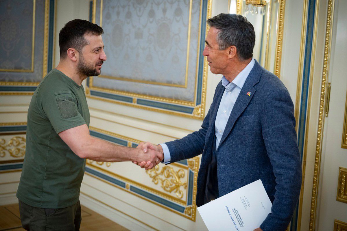 Budapest Memo =worthless. 🇺🇦 defense needs real guarantees from partners: a Kyiv Security Compact

Real privilege having worked this summer w <a href="/AndersFoghR/">Anders Fogh Rasmussen</a> &amp; <a href="/AndriyYermak/">Andriy Yermak</a> on recommendations on security guarantees 4🇺🇦, presented this week 2 <a href="/ZelenskyyUa/">Volodymyr Zelenskyy / Володимир Зеленський</a> 

president.gov.ua/en/news/andrij…