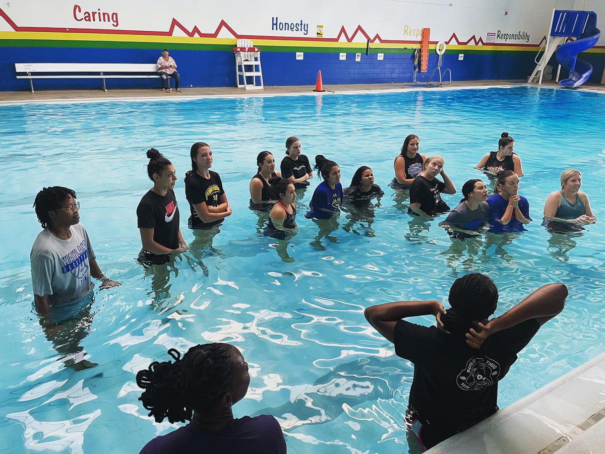 FlyingQueensWBB's tweet photo. Last day of pool workouts! Getting ready to dive into season next week!✈️👑

#TIN
#flyingqueens https://t.co/h3kQYpDbjM