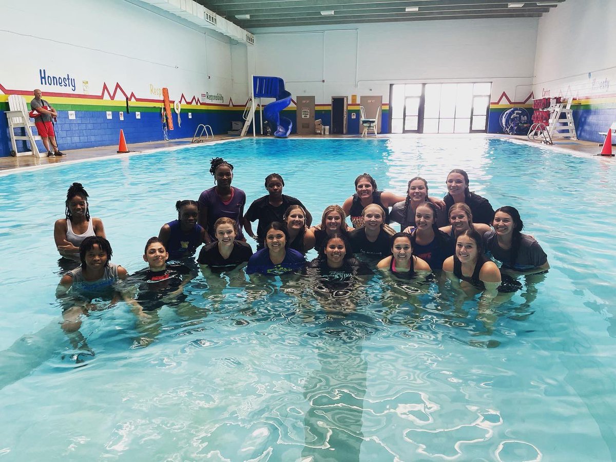 FlyingQueensWBB's tweet photo. Last day of pool workouts! Getting ready to dive into season next week!✈️👑

#TIN
#flyingqueens https://t.co/h3kQYpDbjM