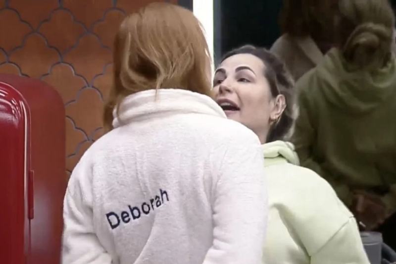 AmazonasAtual's tweet photo. Deolane e Deborah dão barraco com peitada e xingamentos. A Fazenda 14 (Record) mal começou e já é possível notar que os barracos farão parte da edição. #afazenda #deolane #deborah #afazenda14 #barracos #AmazonasAtual

📲📰Leia mais em: https://t.co/3832797Ocw https://t.co/ZD6arDF3kU