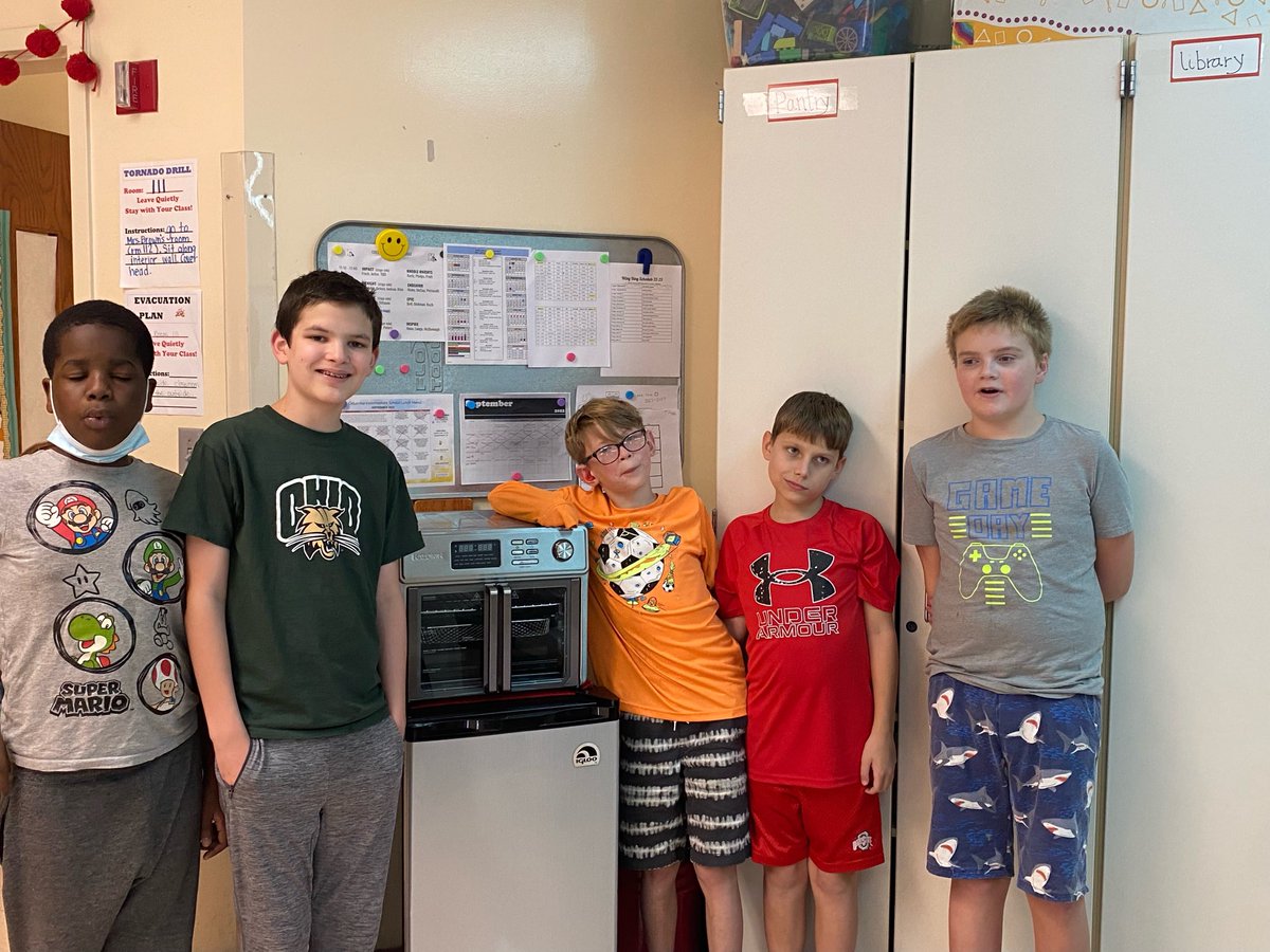 Thanks to Shine Orthodontics for donating the toaster oven for our dog bones! ⁦<a href="/Kings_Schools/">Kings Local Schools</a>⁩ ⁦<a href="/CISKnights/">CIS Knight Nation</a>⁩ ⁦<a href="/DawnGould_/">𝔻𝕒𝕨𝕟 𝔾𝕠𝕦𝕝𝕕</a>⁩ ⁦<a href="/stovall_mrs/">Lori Stovall</a>⁩