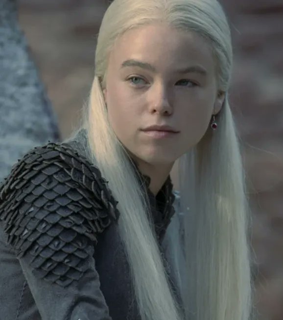The Actress That Plays Rhaenyra Targaryen In House Of The Dragon Said Extras In Sunday's Brothel Scene Were 69'ing Each Other While Nude For TWELVE HOURS barstoolsports.com/blog/3426631/t…